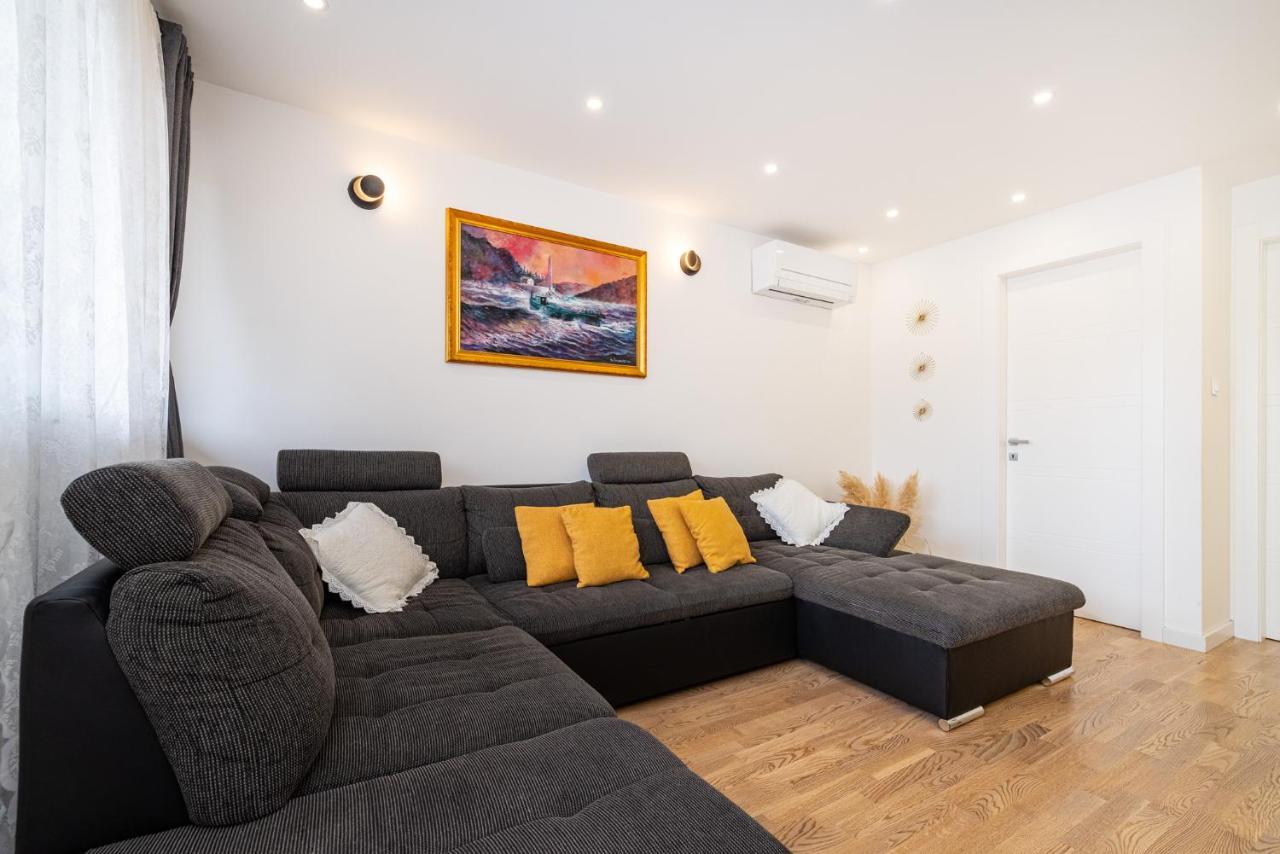 M&F Luxury Apartment Zadar Buitenkant foto